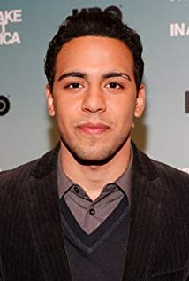 How tall is Victor Rasuk?